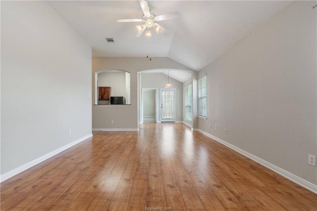 1033 Fallbrook Loop, College Station, TX 77845
