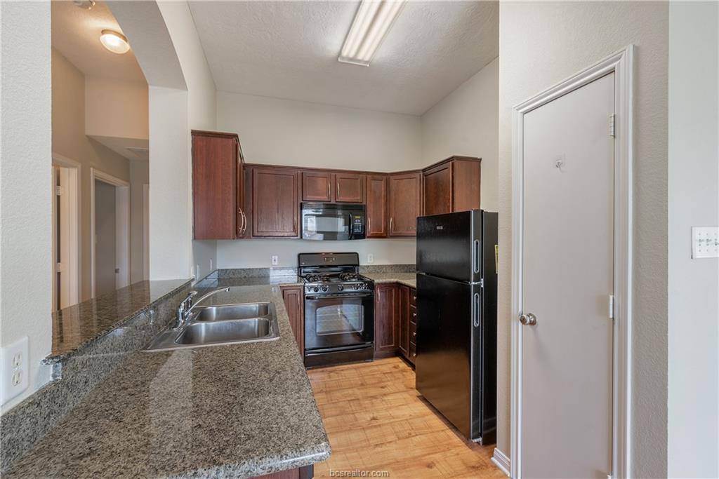 1033 Fallbrook Loop, College Station, TX 77845