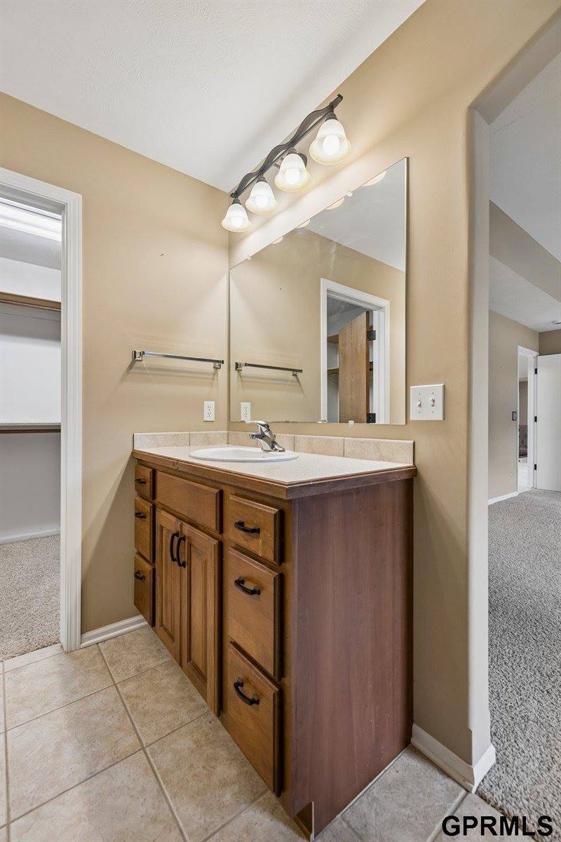 4800 South 75Th Street, Lincoln, NE 68516