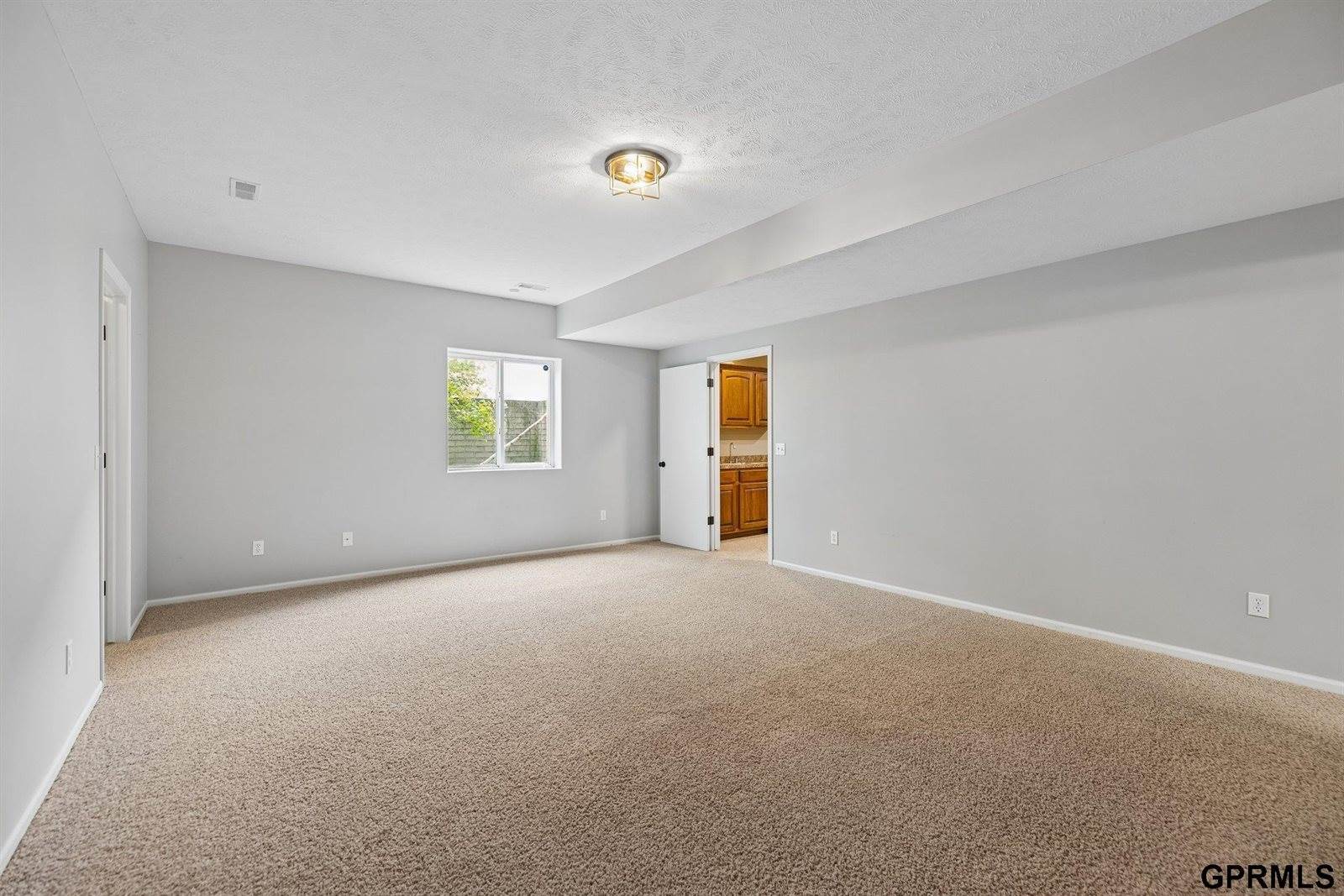 4800 South 75Th Street, Lincoln, NE 68516