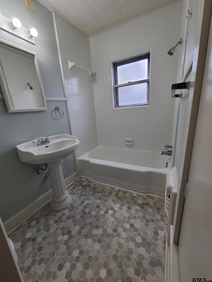 2930 Donnybrook, Tyler, TX 75701