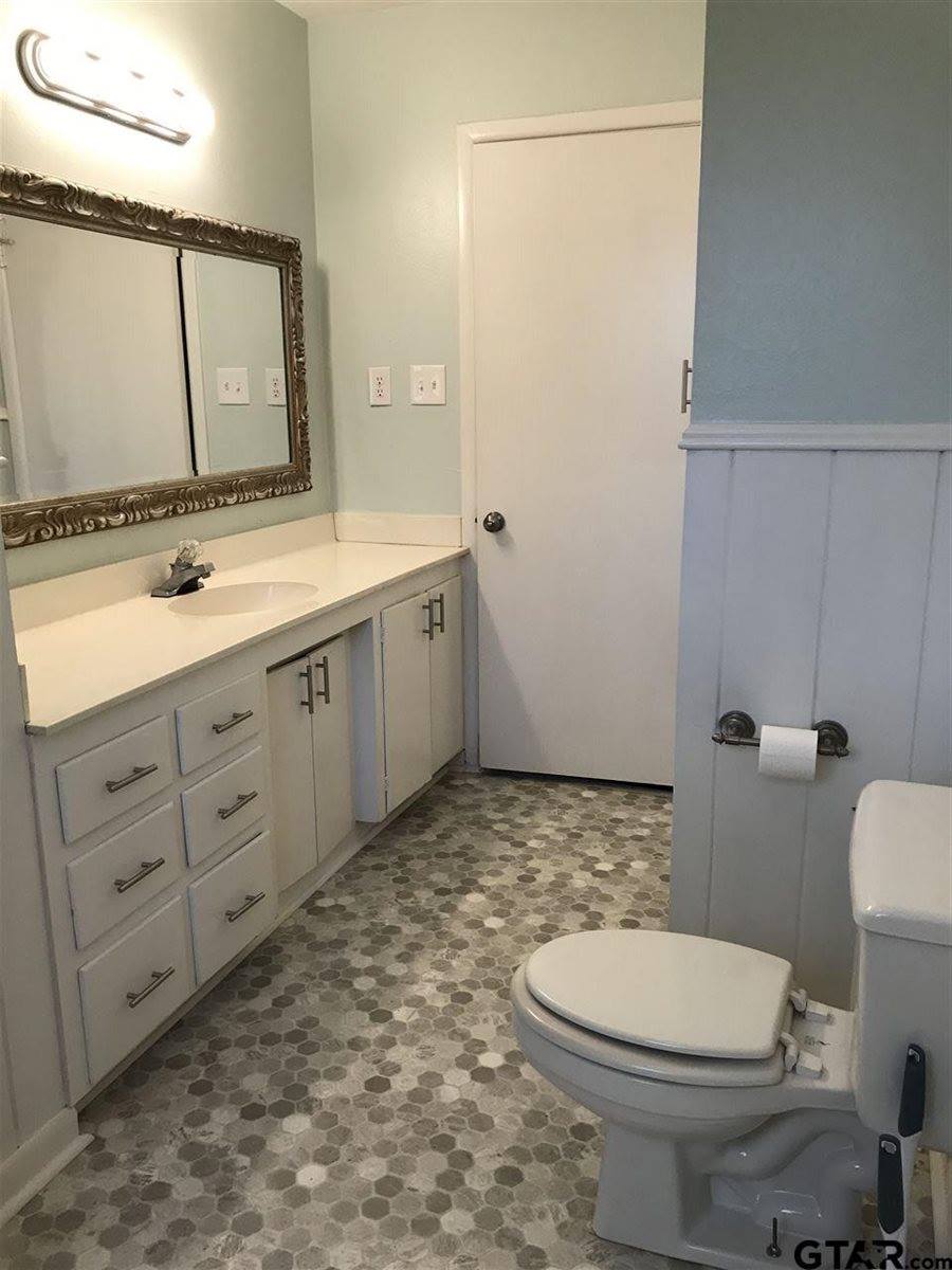 2010 South Boldt, Tyler, TX 75701