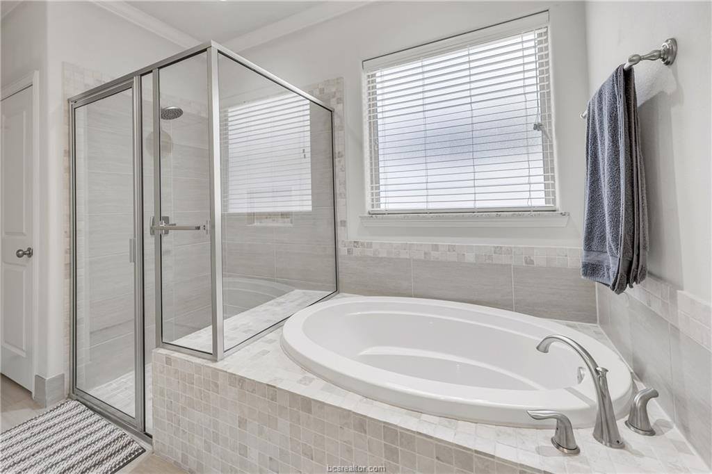 15621 Long Creek Lane, College Station, TX 77845