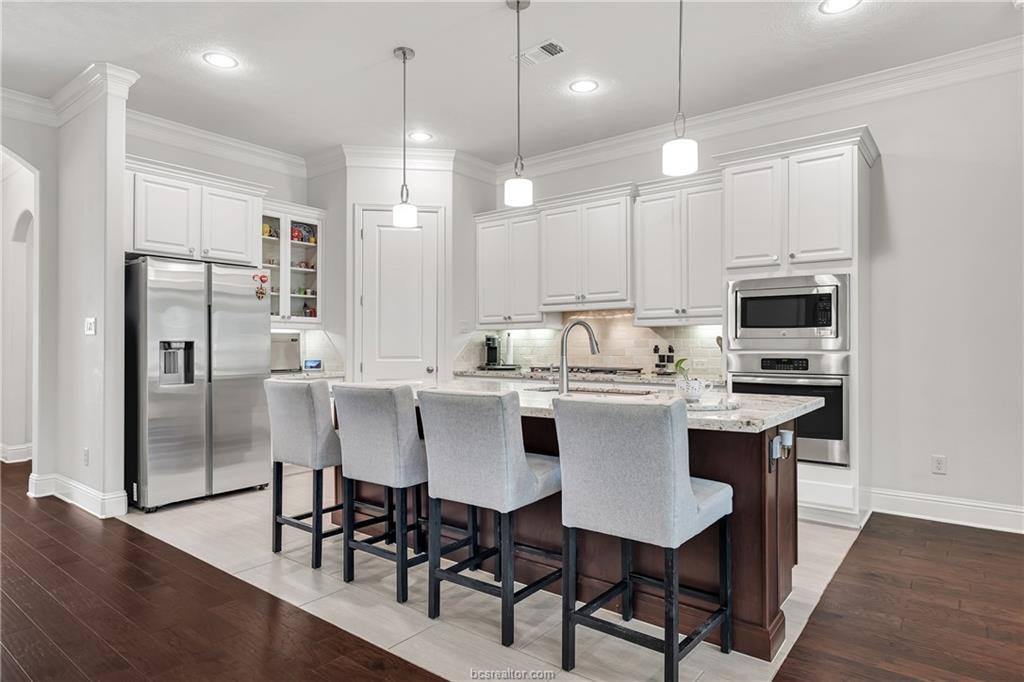 15621 Long Creek Lane, College Station, TX 77845
