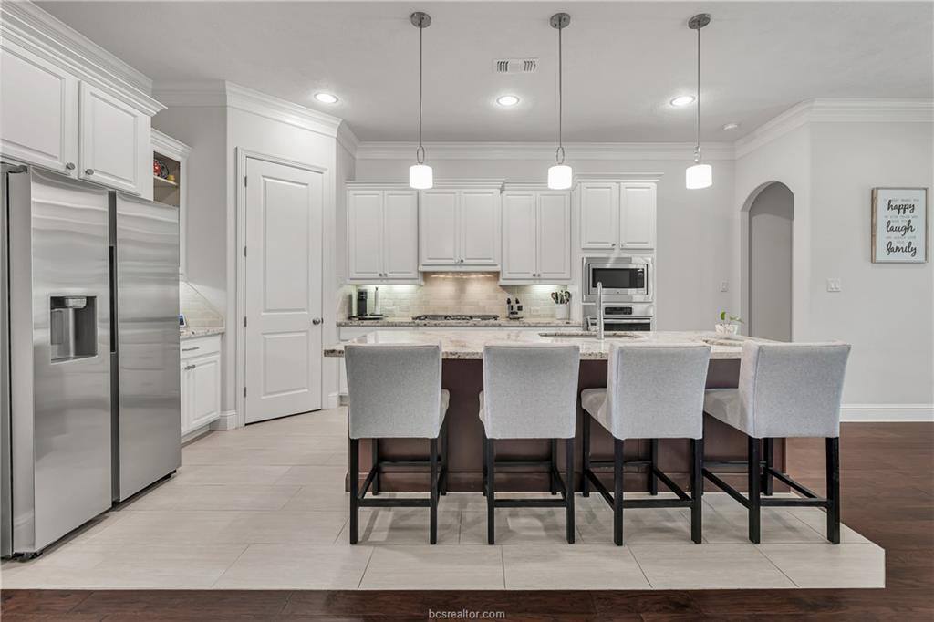 15621 Long Creek Lane, College Station, TX 77845