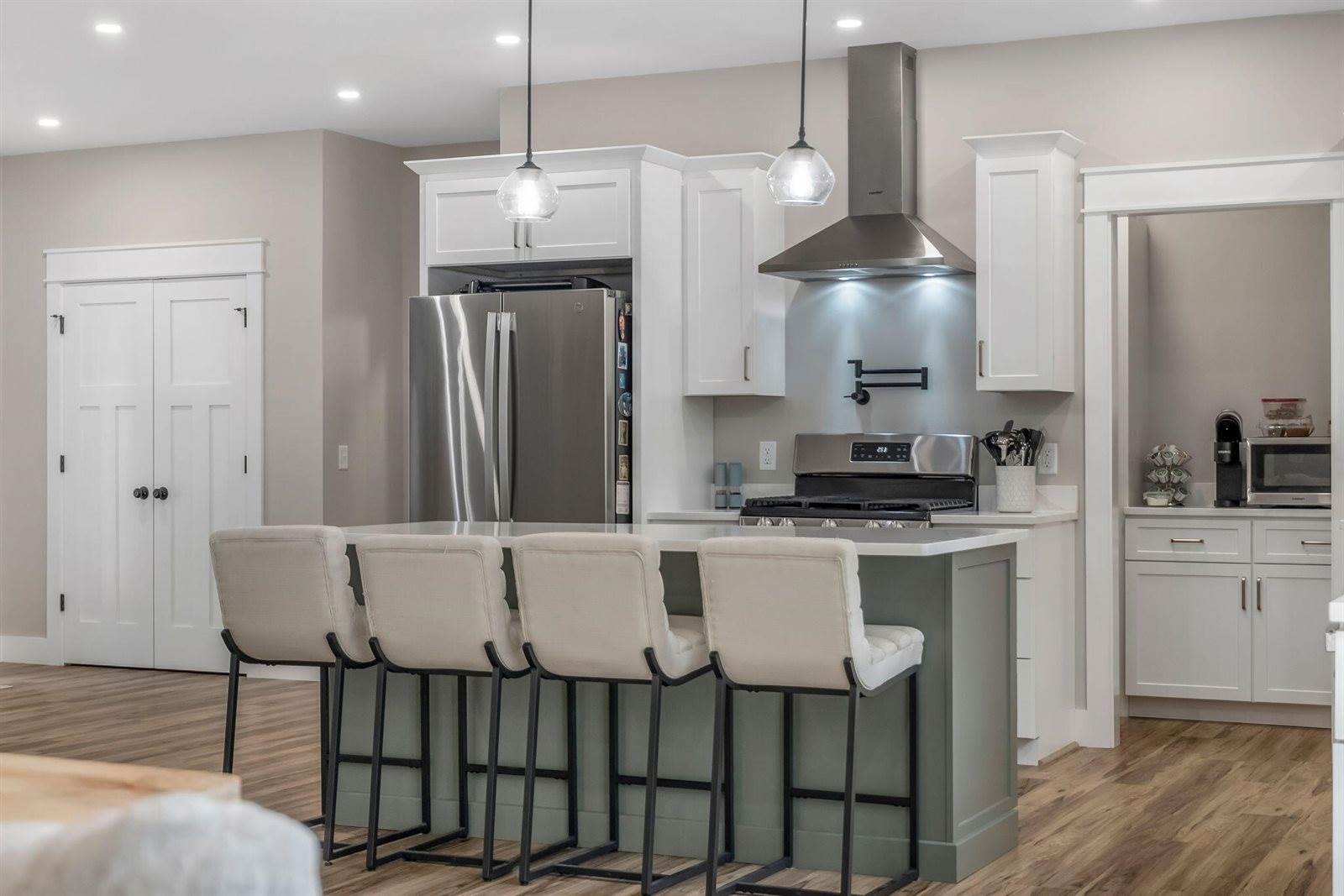 18 Crestwood Drive, Orrington, ME 04474