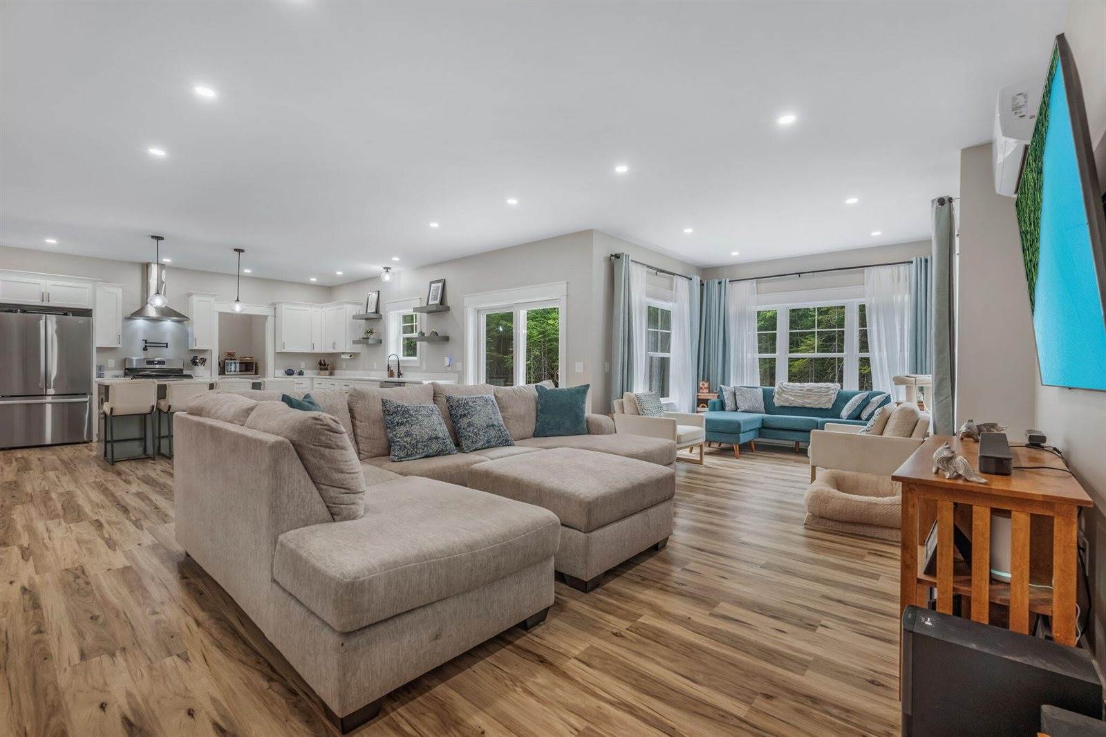18 Crestwood Drive, Orrington, ME 04474