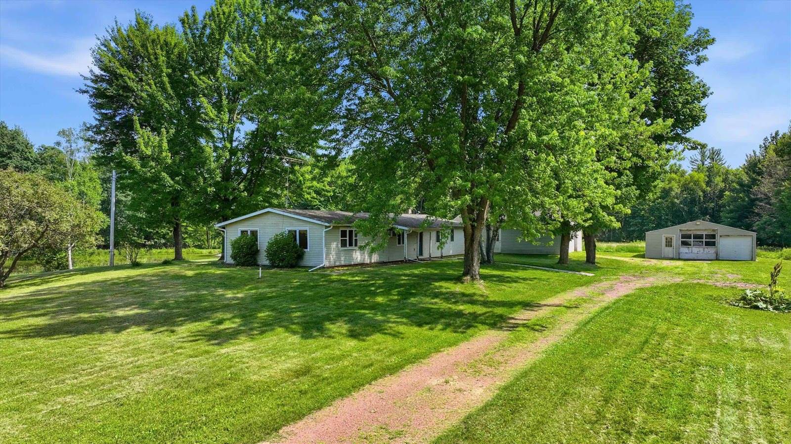 11555 Eisenhower Drive, Chili, WI 54420