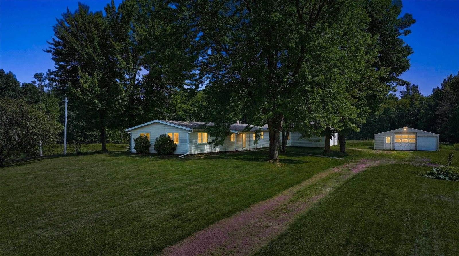 11555 Eisenhower Drive, Chili, WI 54420