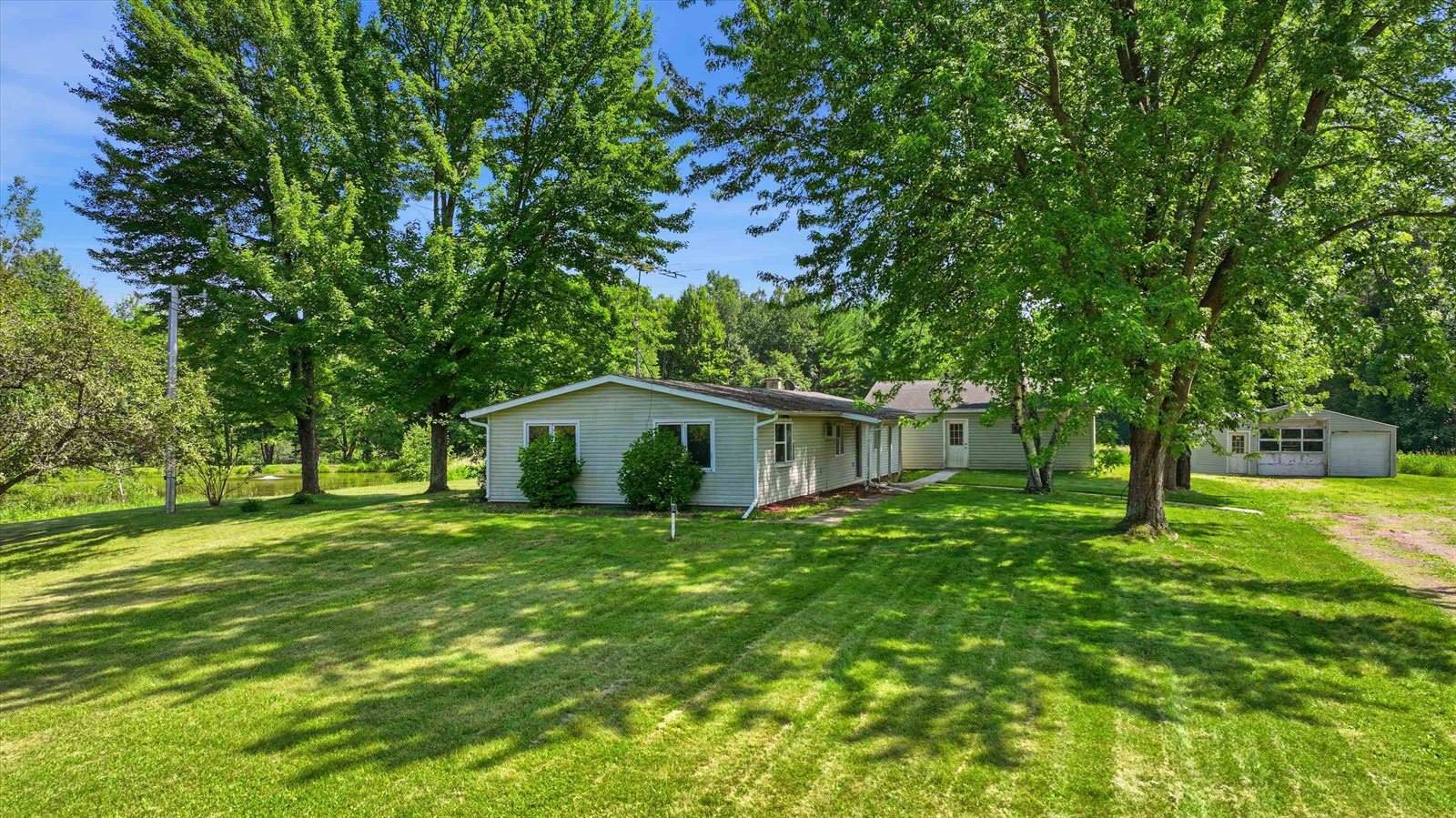 11555 Eisenhower Drive, Chili, WI 54420
