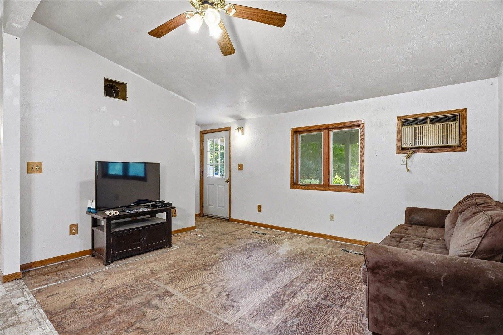 11555 Eisenhower Drive, Chili, WI 54420