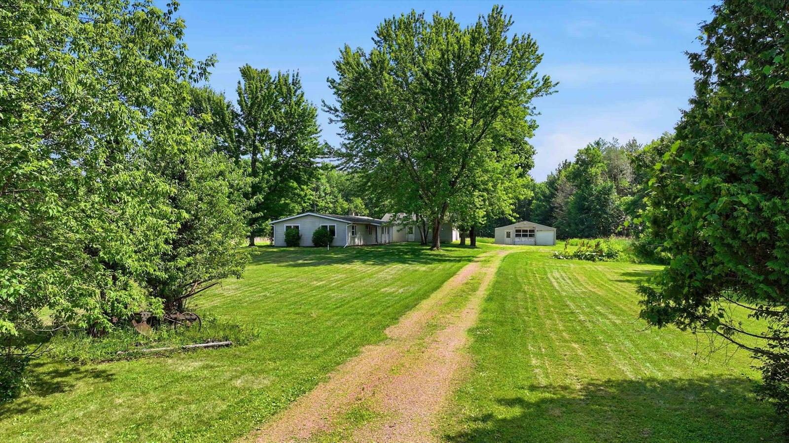 11555 Eisenhower Drive, Chili, WI 54420