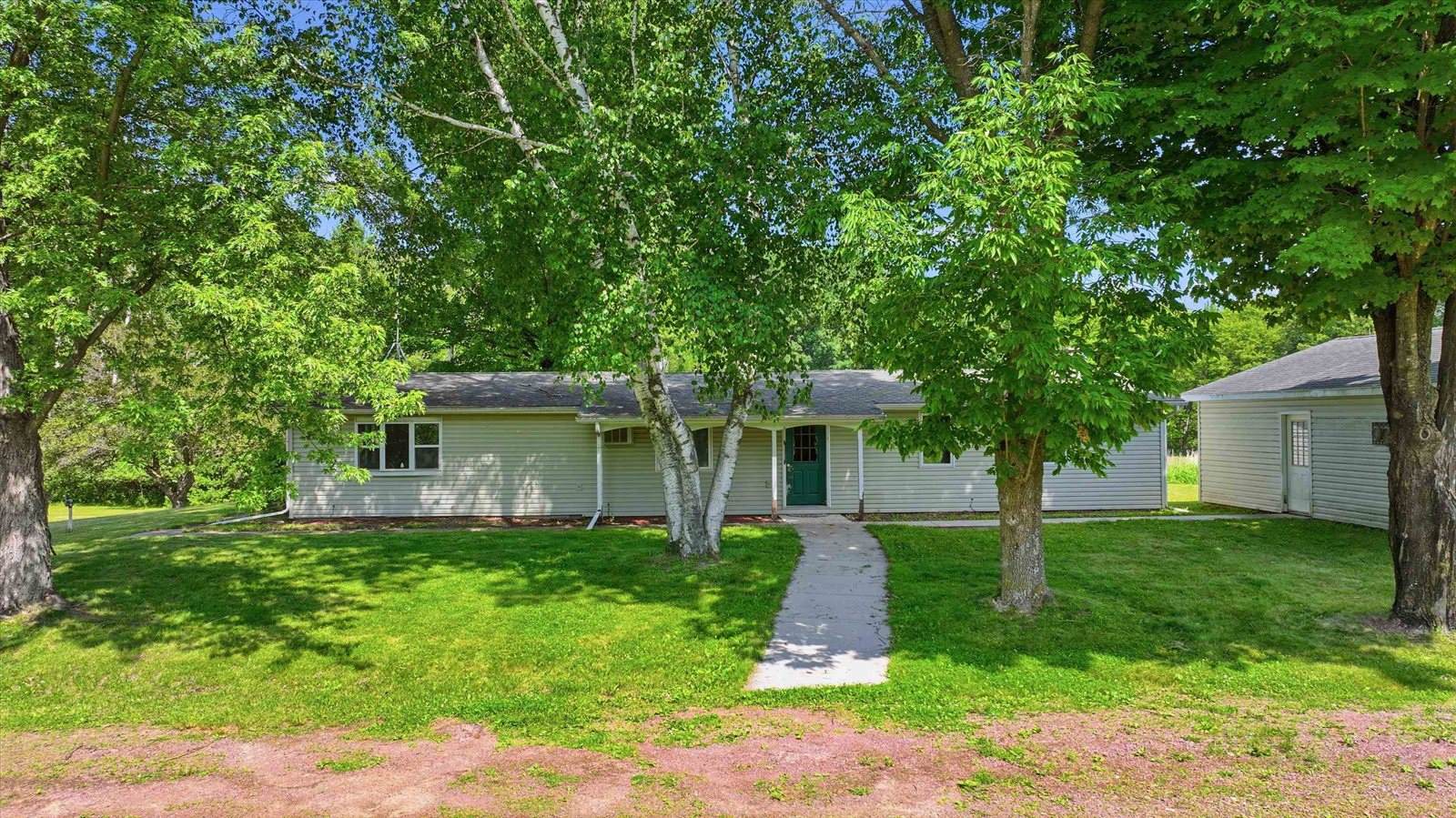 11555 Eisenhower Drive, Chili, WI 54420