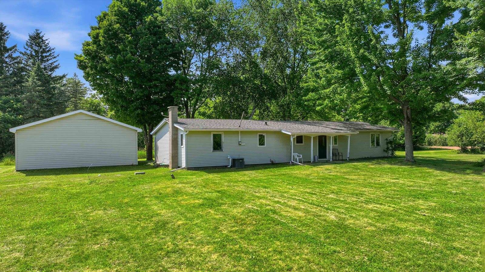 11555 Eisenhower Drive, Chili, WI 54420