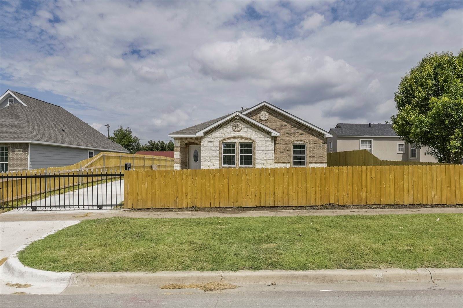 2506 South Denley Drive, Dallas, TX 75216