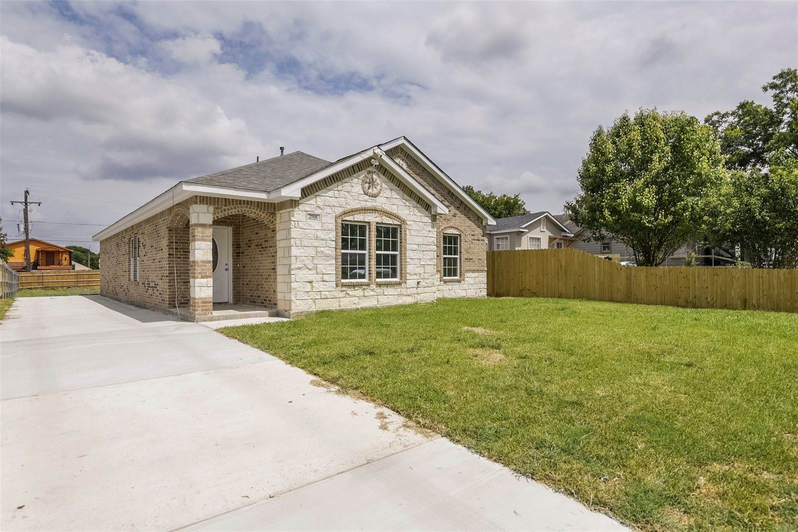 2506 South Denley Drive, Dallas, TX 75216