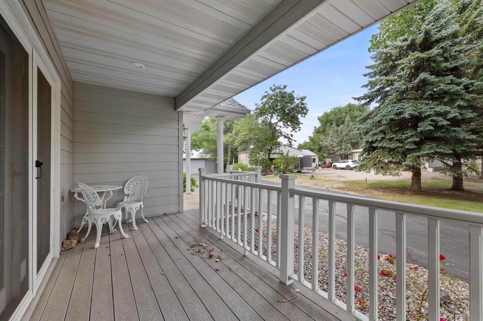 1204 16th Ave SW, Minot, ND 58701