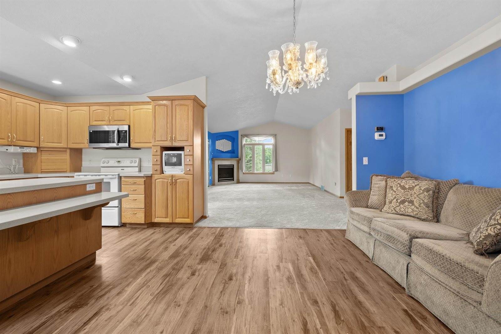 1204 16th Ave SW, Minot, ND 58701