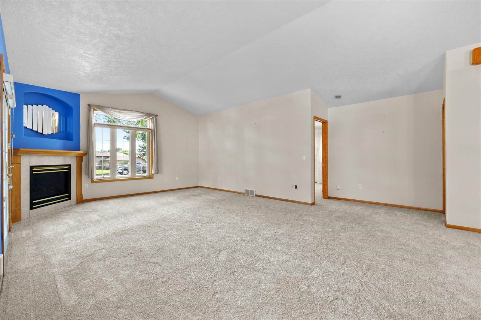 1204 16th Ave SW, Minot, ND 58701