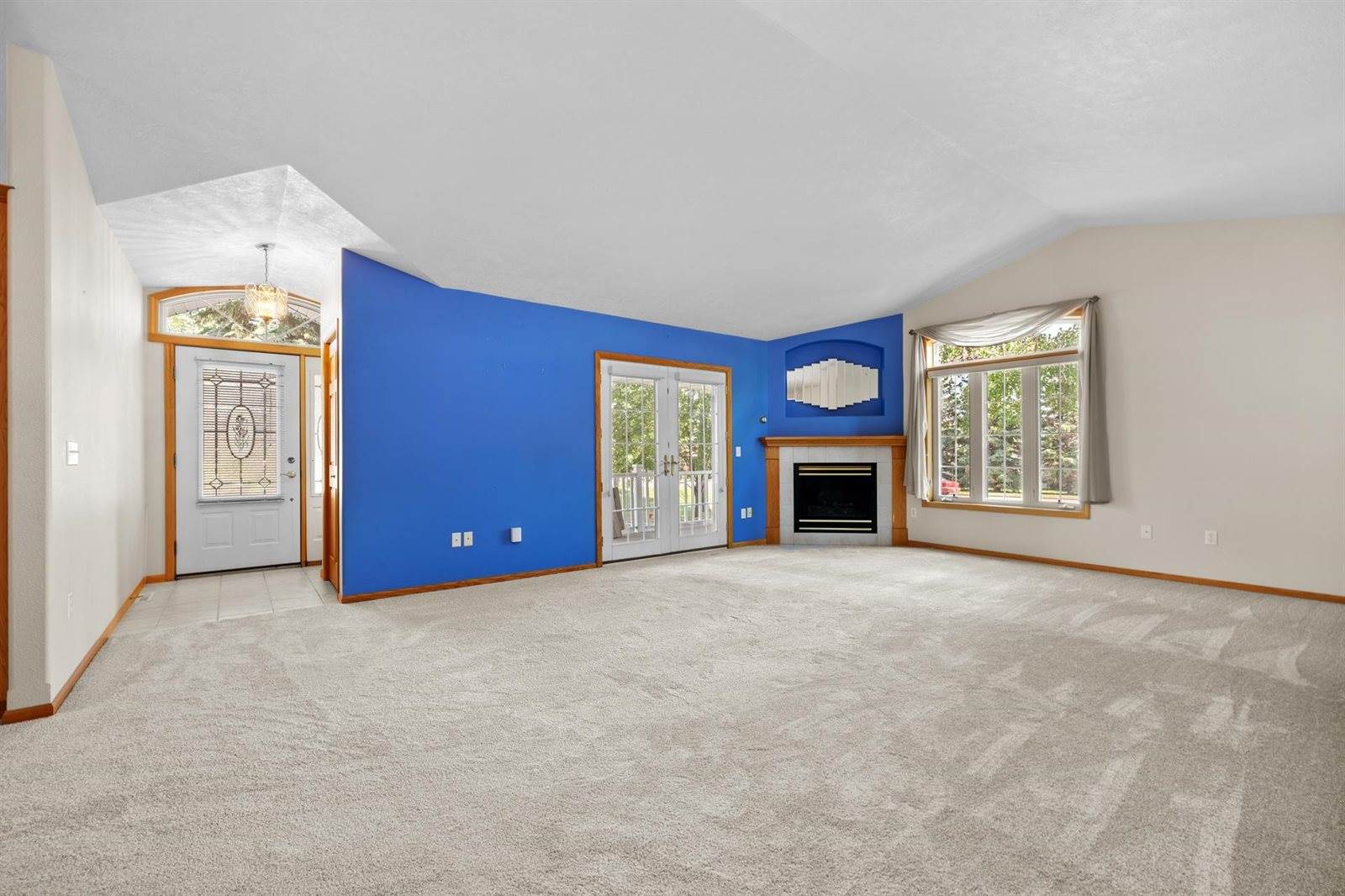 1204 16th Ave SW, Minot, ND 58701