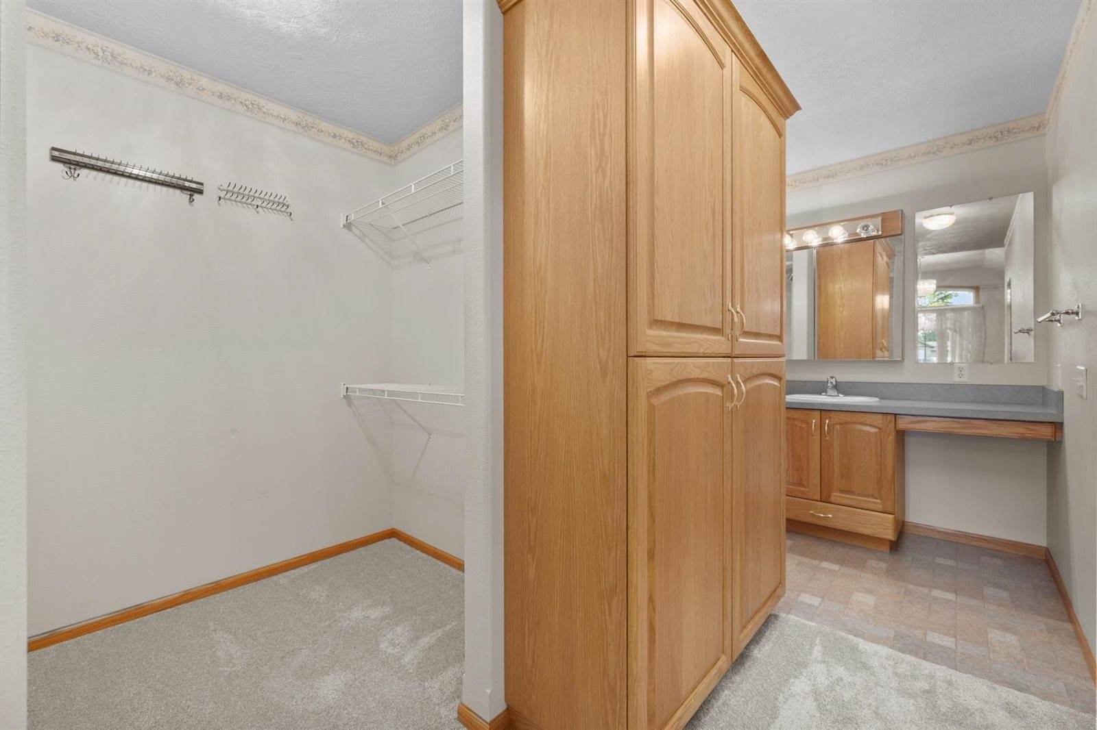 1204 16th Ave SW, Minot, ND 58701