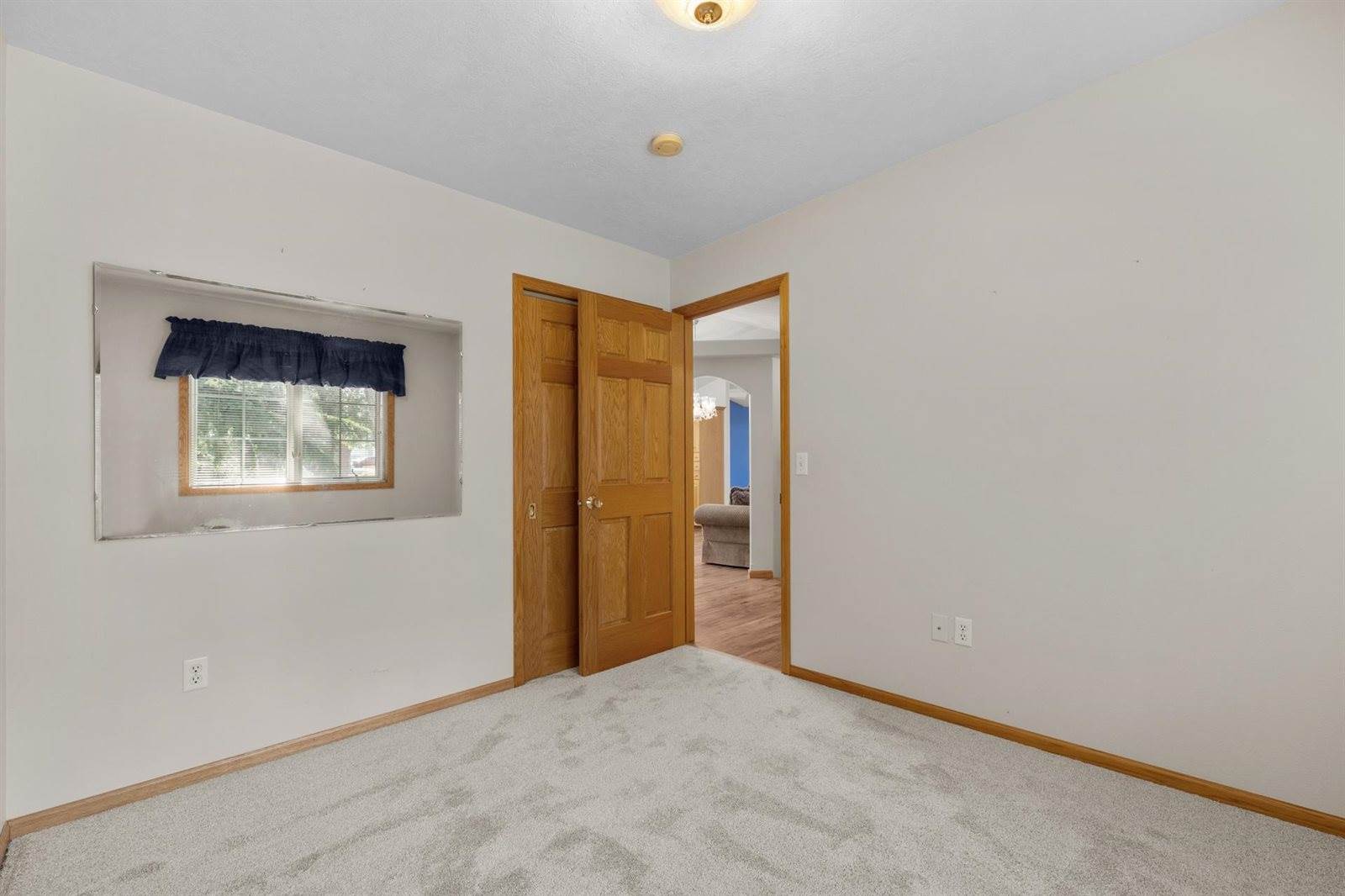 1204 16th Ave SW, Minot, ND 58701