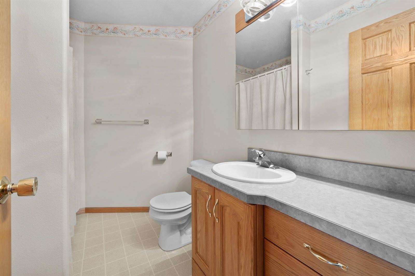 1204 16th Ave SW, Minot, ND 58701