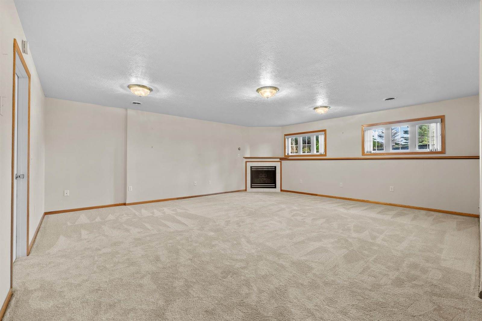 1204 16th Ave SW, Minot, ND 58701