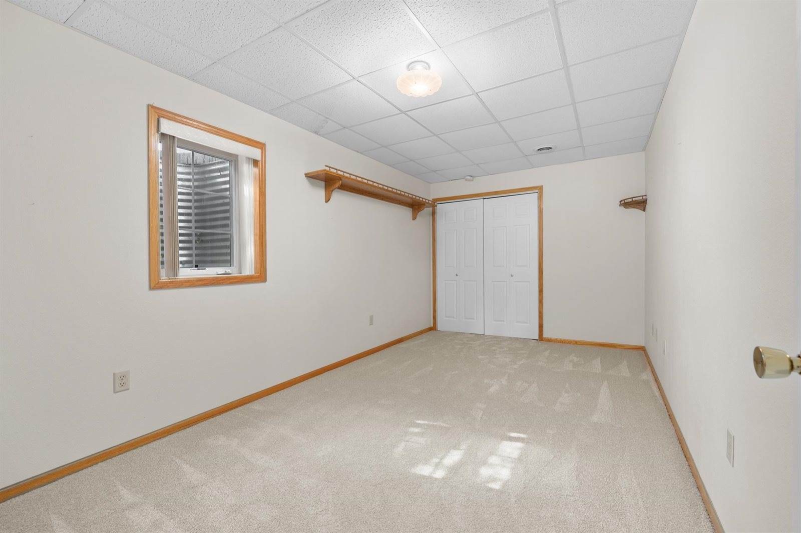 1204 16th Ave SW, Minot, ND 58701