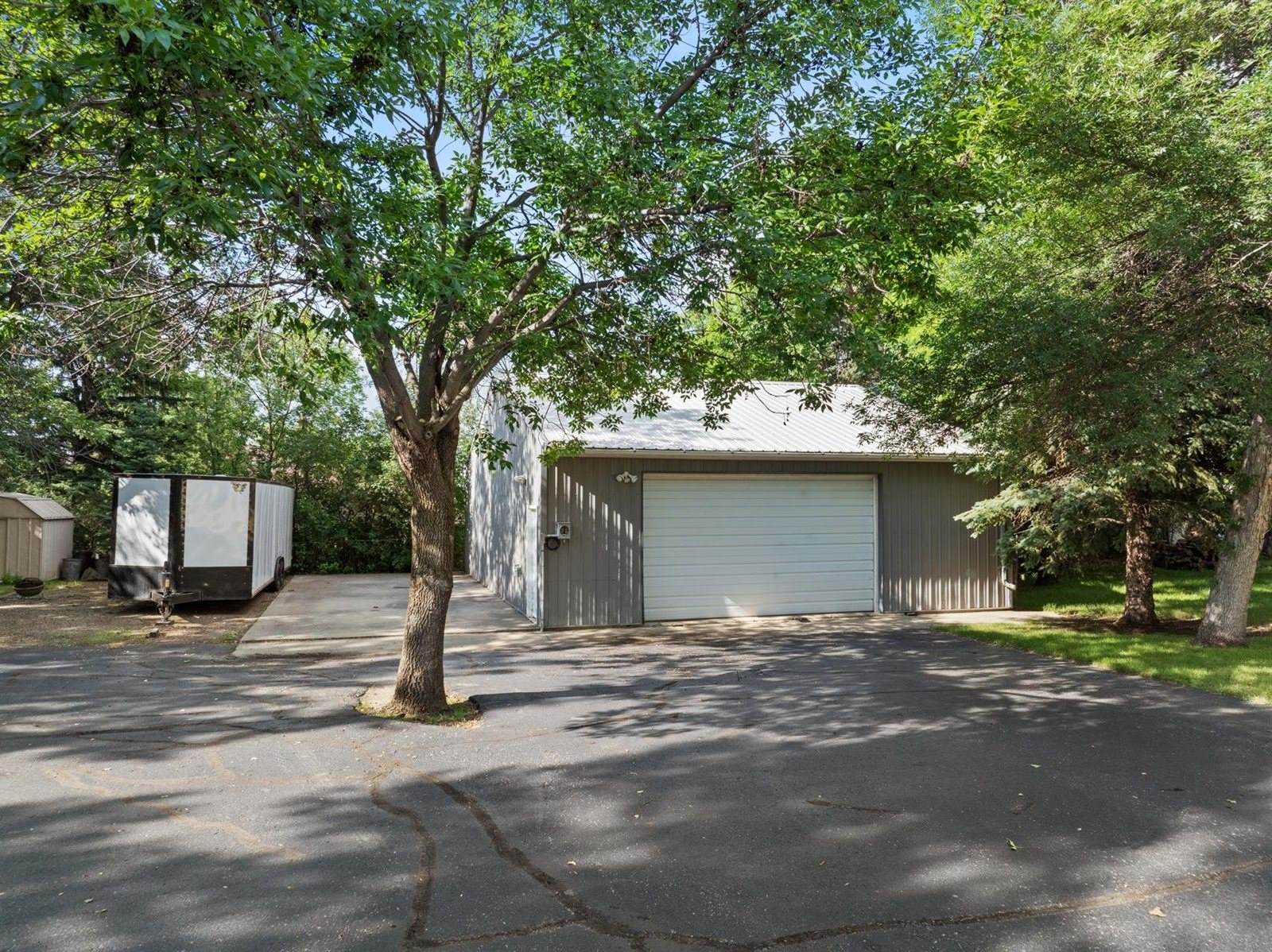 1204 16th Ave SW, Minot, ND 58701