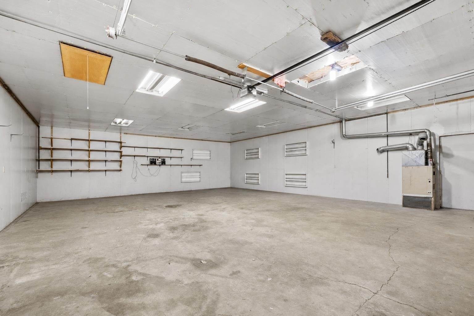1204 16th Ave SW, Minot, ND 58701