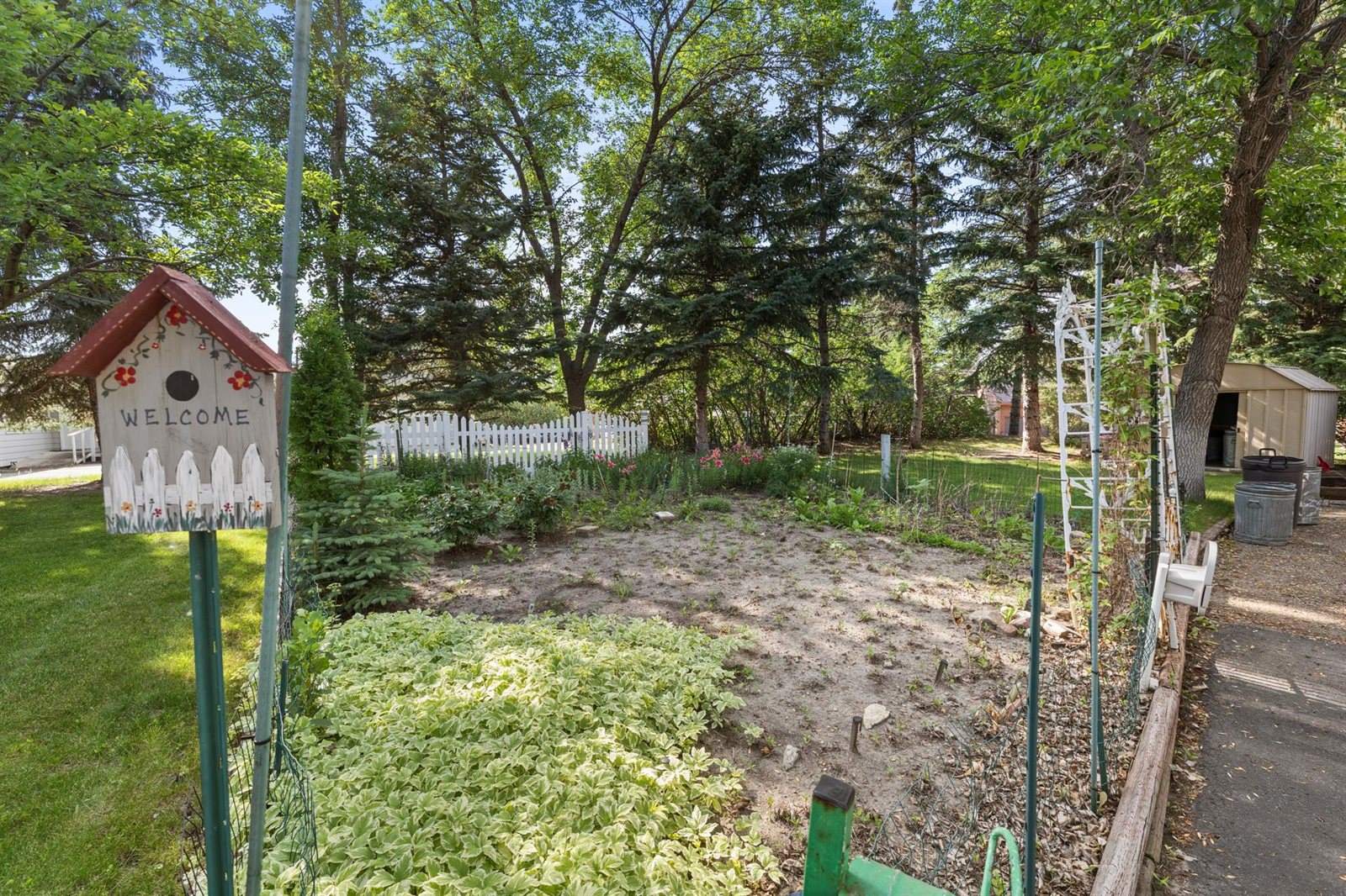 1204 16th Ave SW, Minot, ND 58701