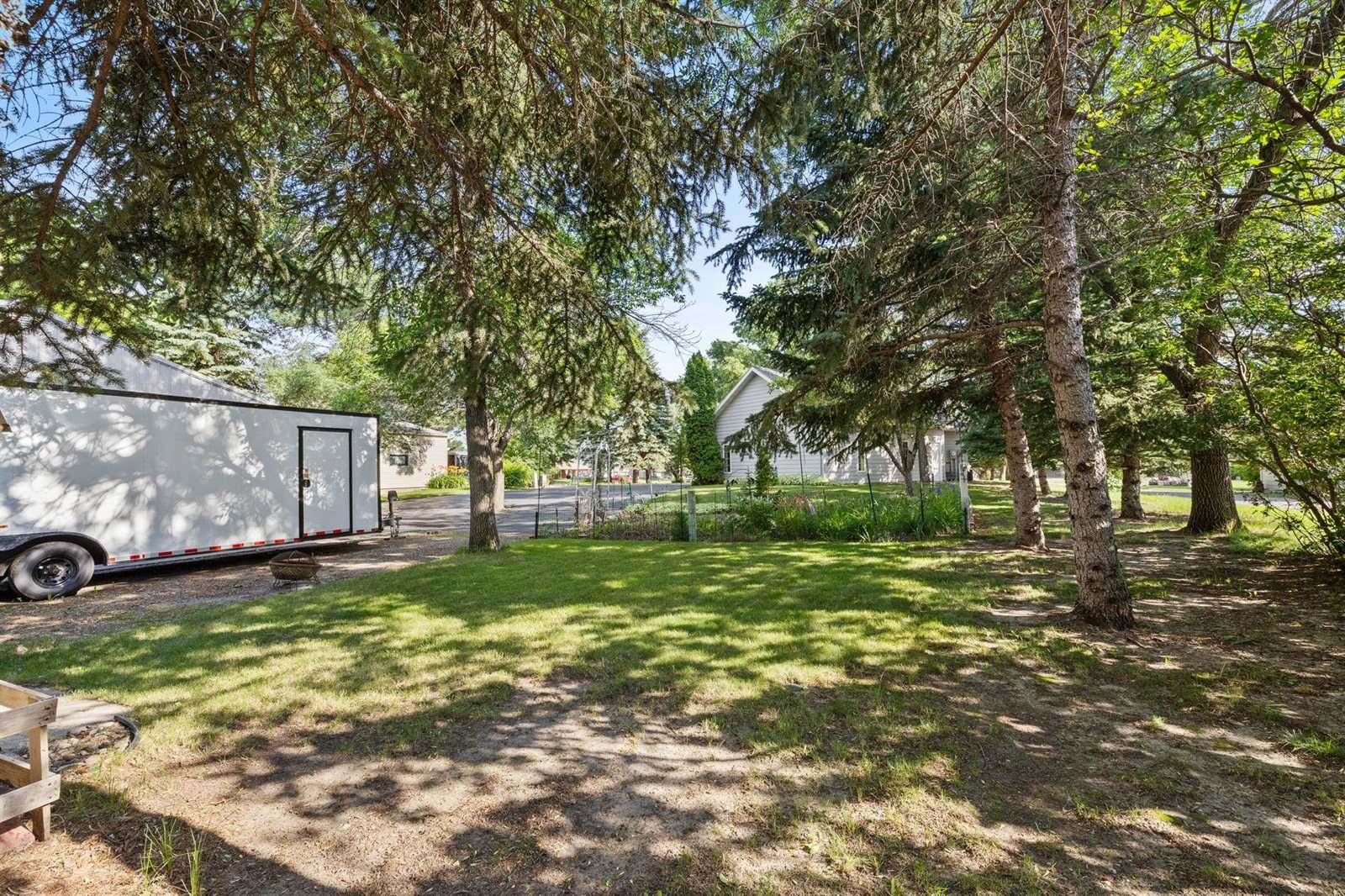 1204 16th Ave SW, Minot, ND 58701