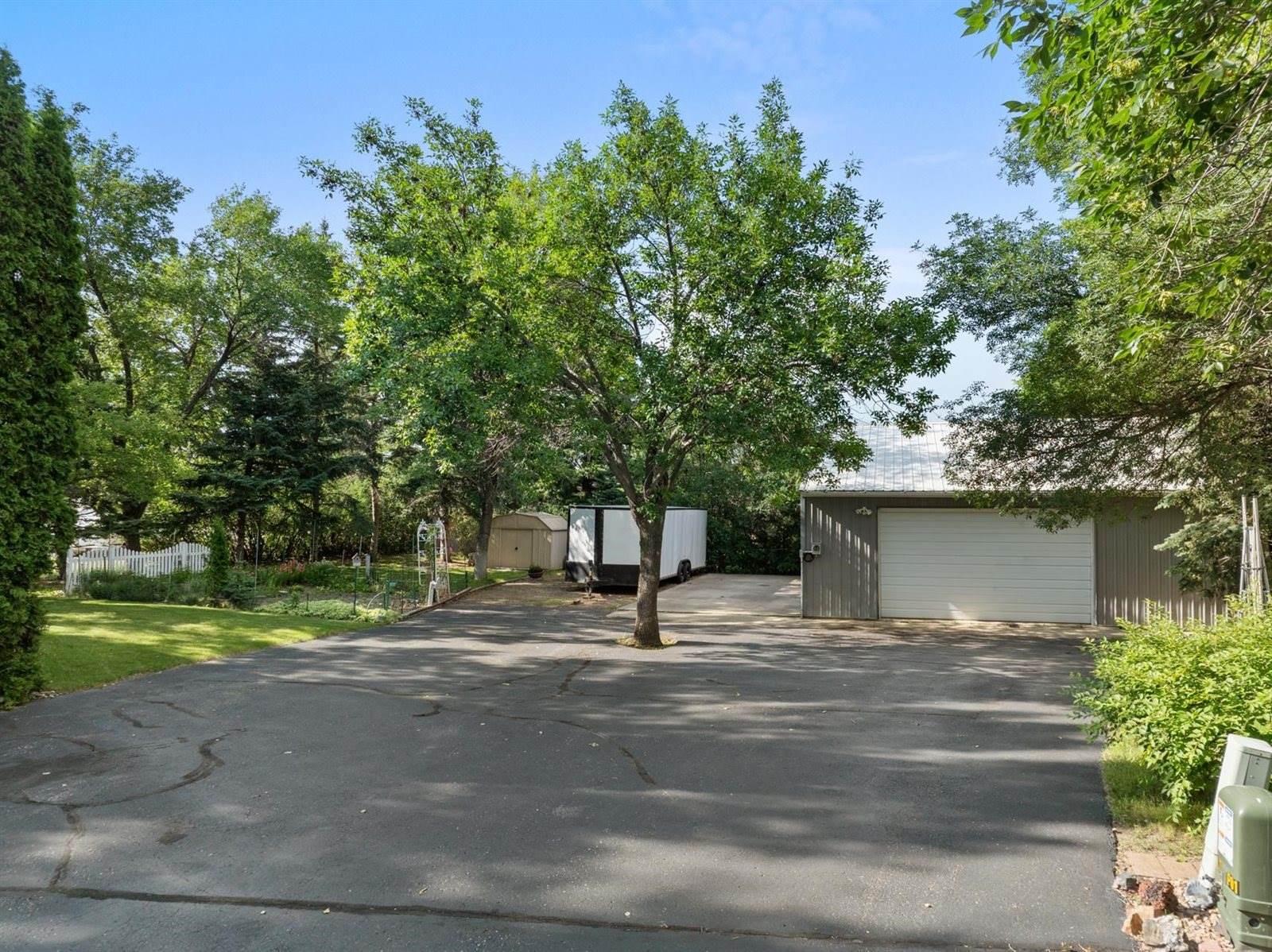 1204 16th Ave SW, Minot, ND 58701