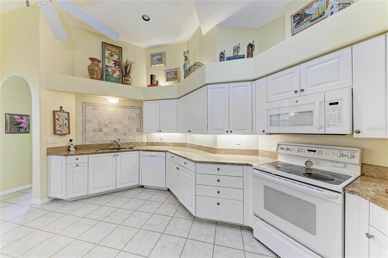 3883 Alamanda Drive, Sarasota, FL 34238