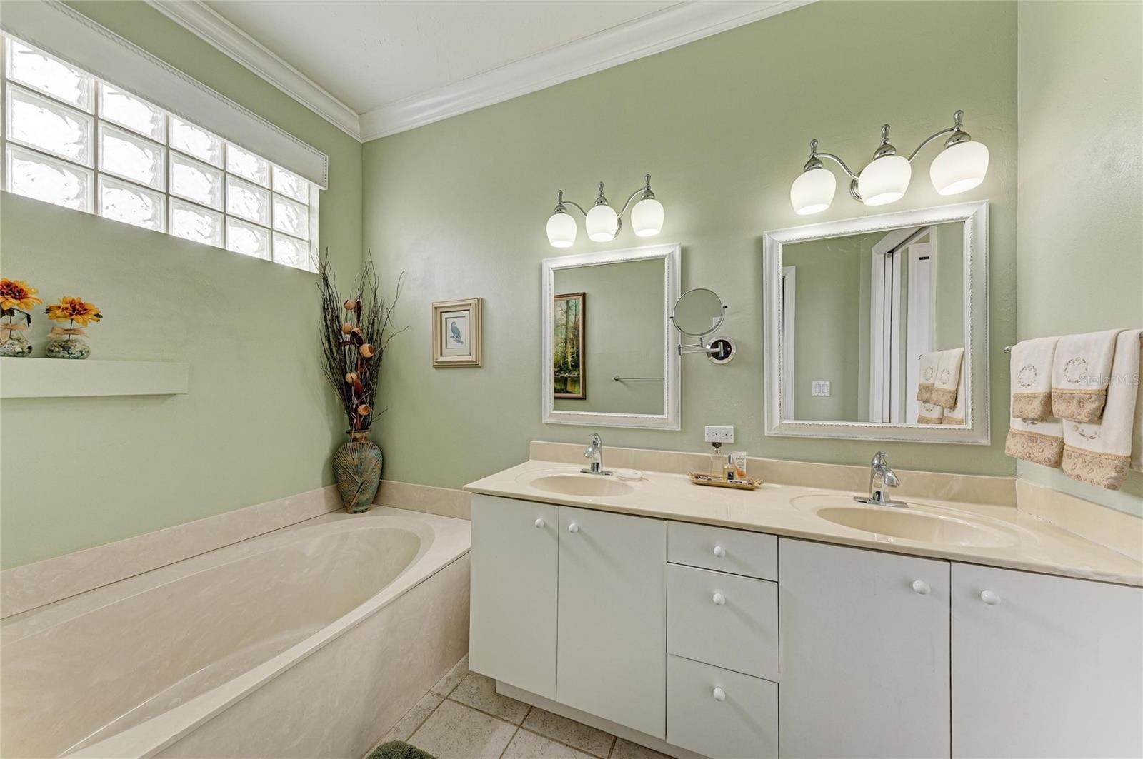 3883 Alamanda Drive, Sarasota, FL 34238