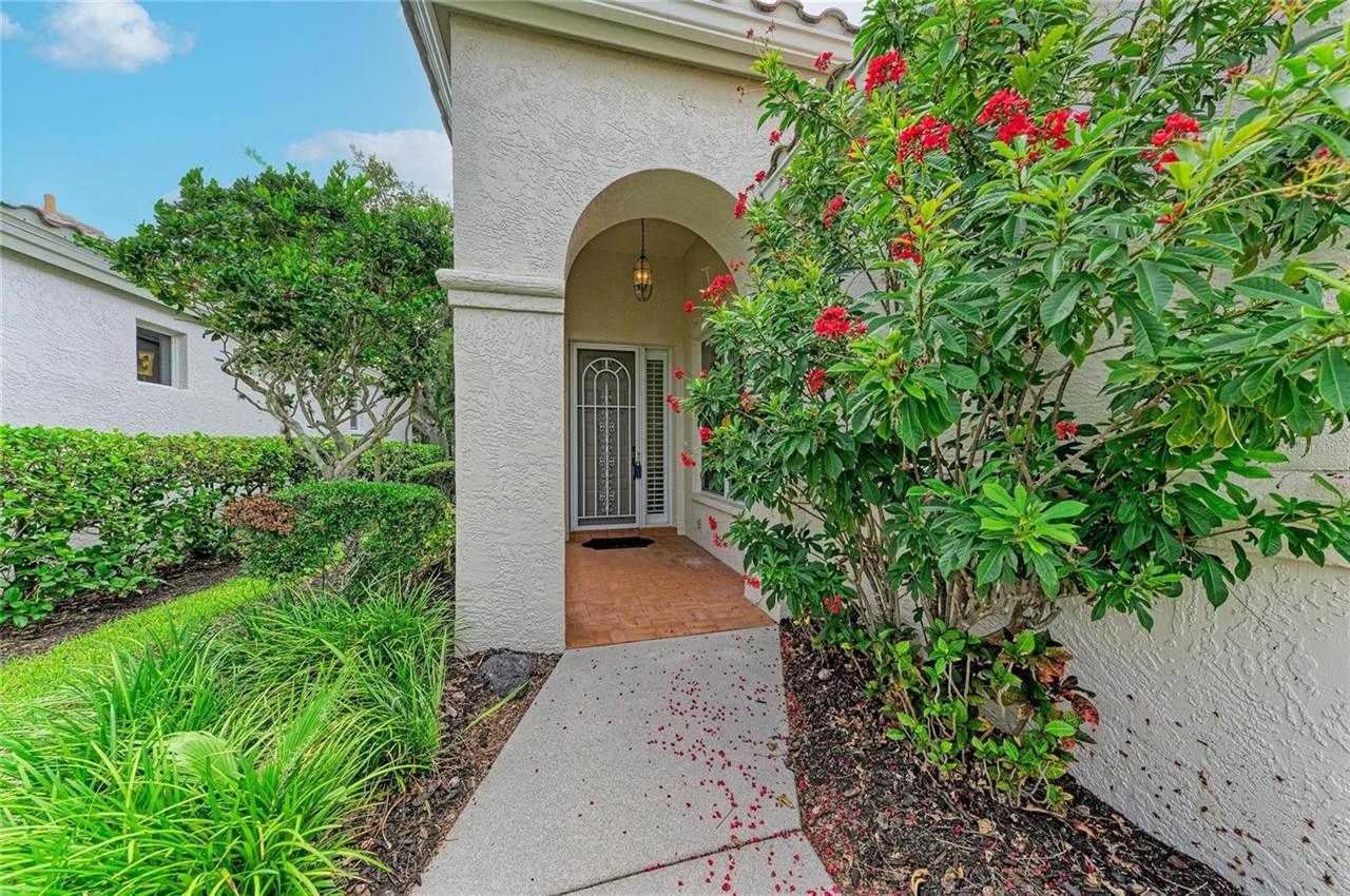 3883 Alamanda Drive, Sarasota, FL 34238