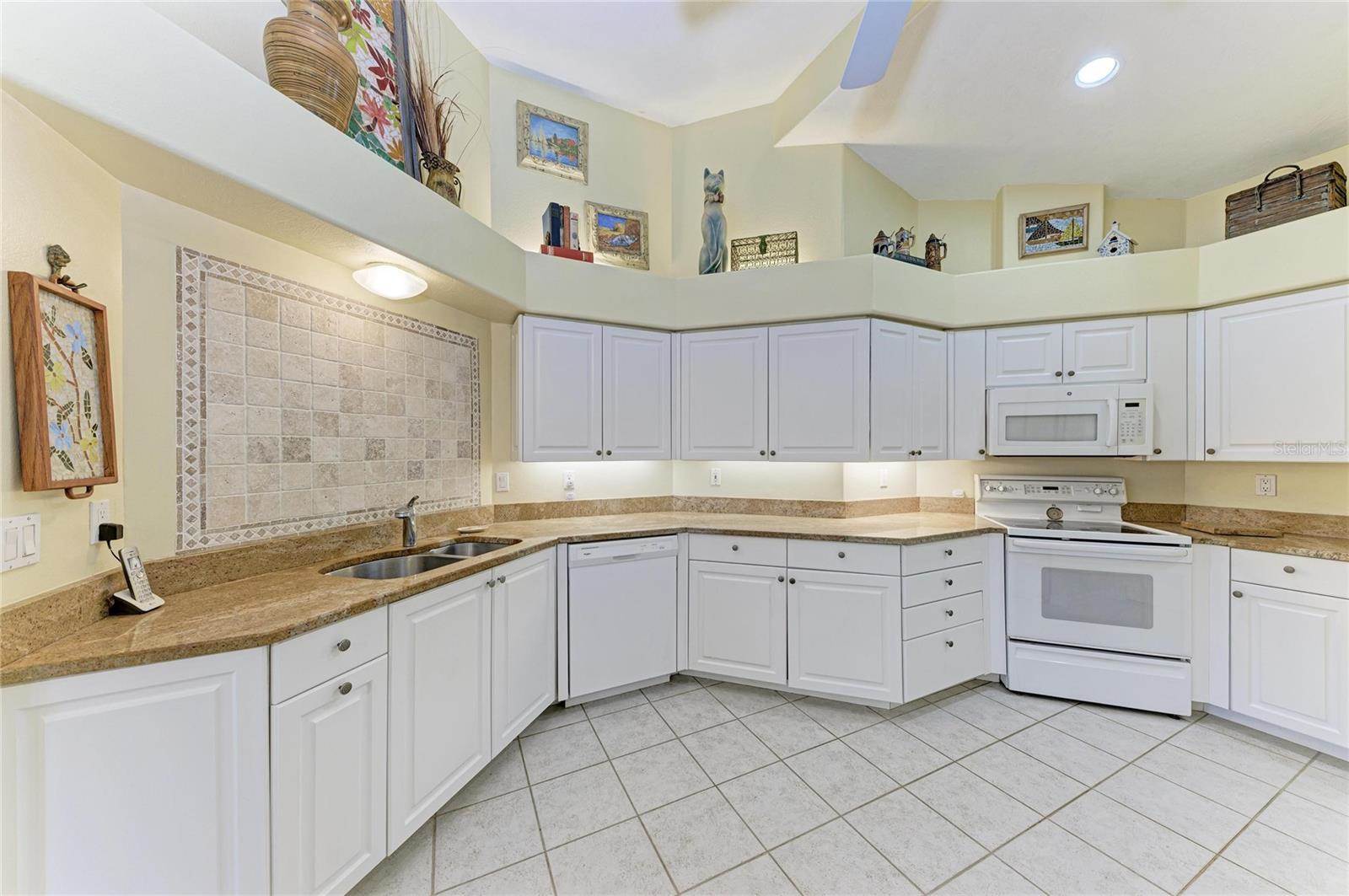 3883 Alamanda Drive, Sarasota, FL 34238