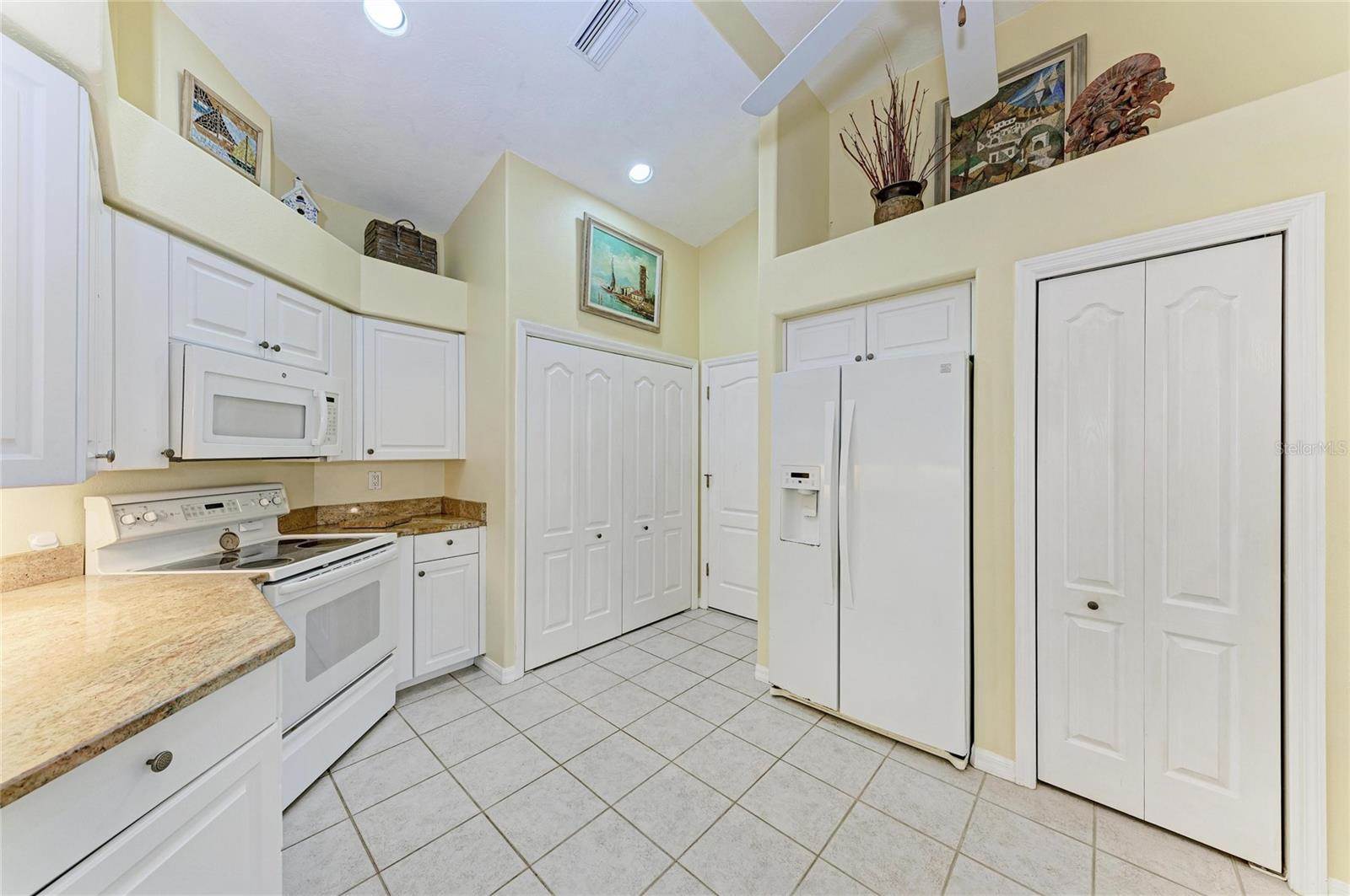3883 Alamanda Drive, Sarasota, FL 34238