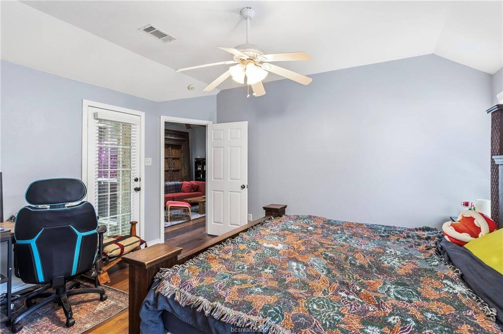 2342 Kendal Green Circle, College Station, TX 77845