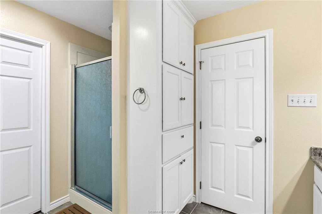 2342 Kendal Green Circle, College Station, TX 77845