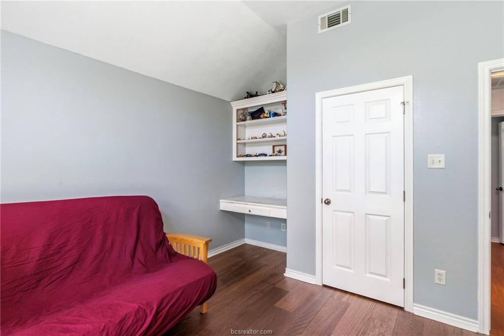 2342 Kendal Green Circle, College Station, TX 77845