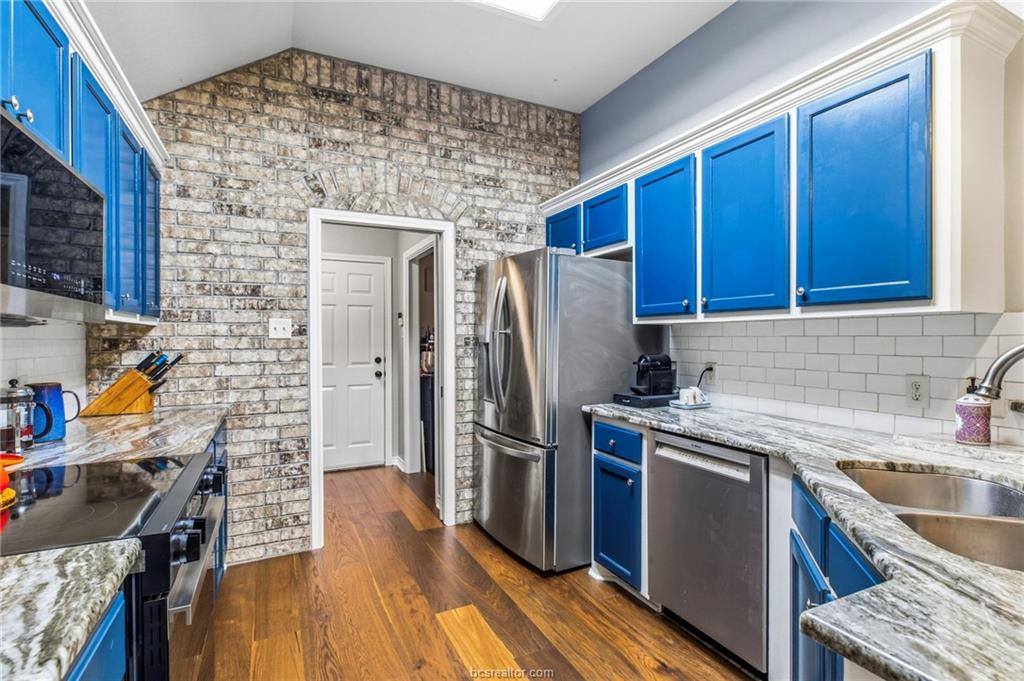 2342 Kendal Green Circle, College Station, TX 77845
