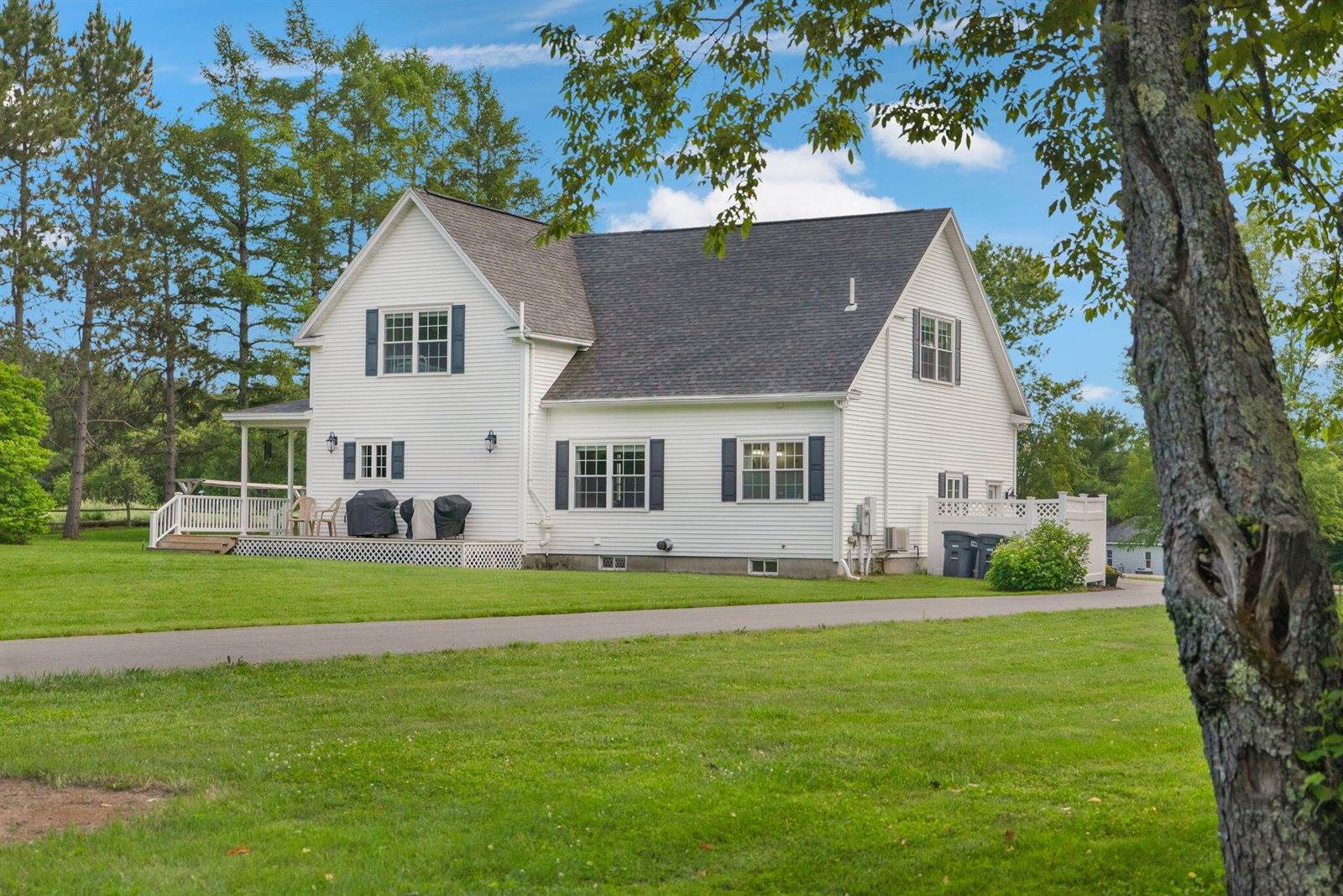 517 Blackstream Road, Hermon, ME 04401