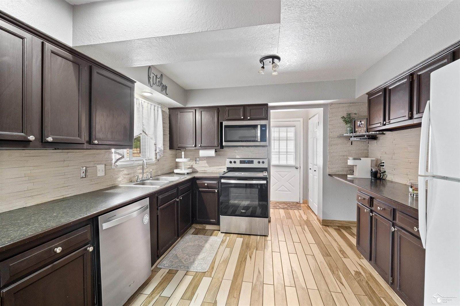 7268 Brookside Drive, Lambertville, MI 48144