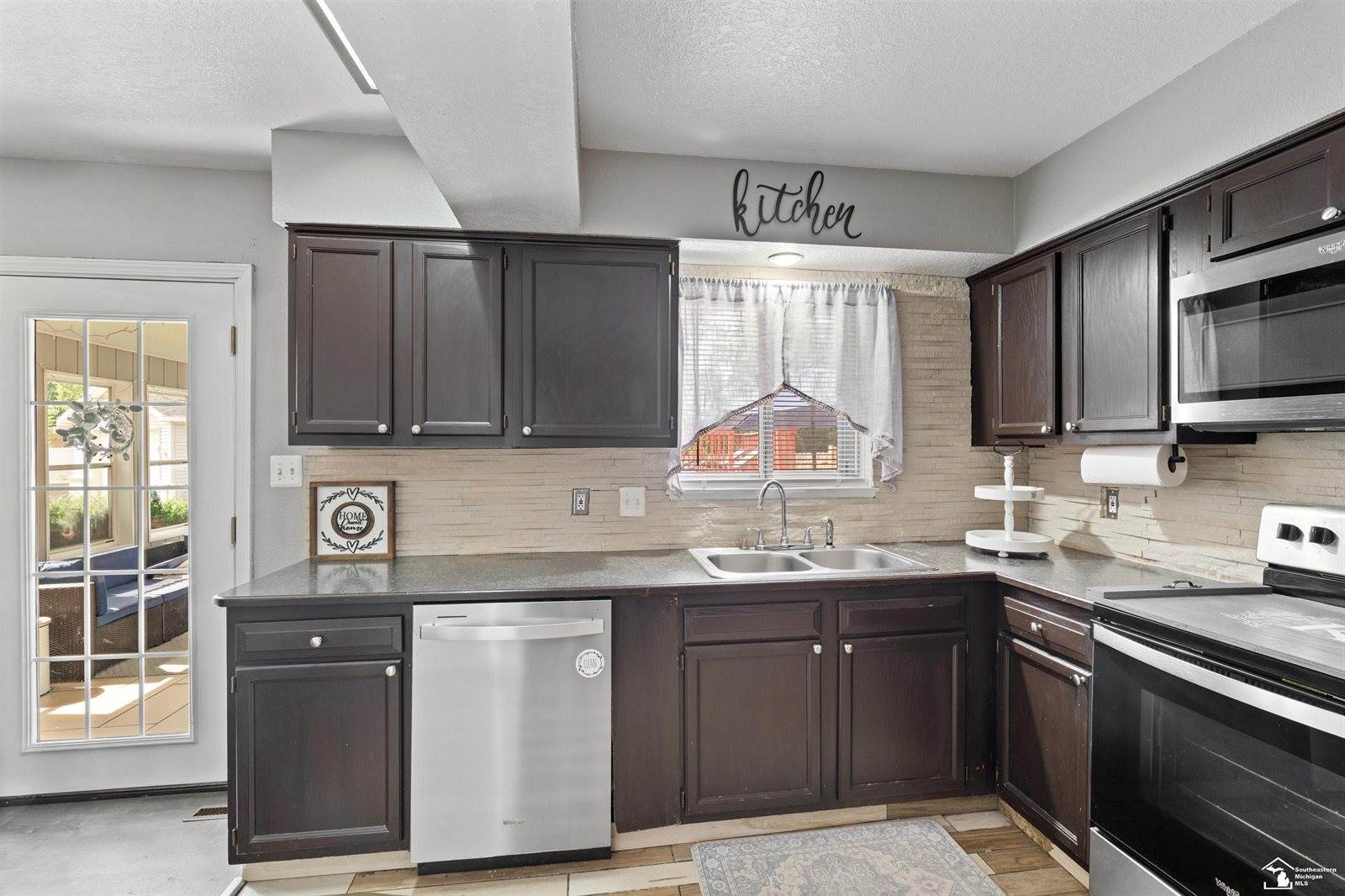 7268 Brookside Drive, Lambertville, MI 48144