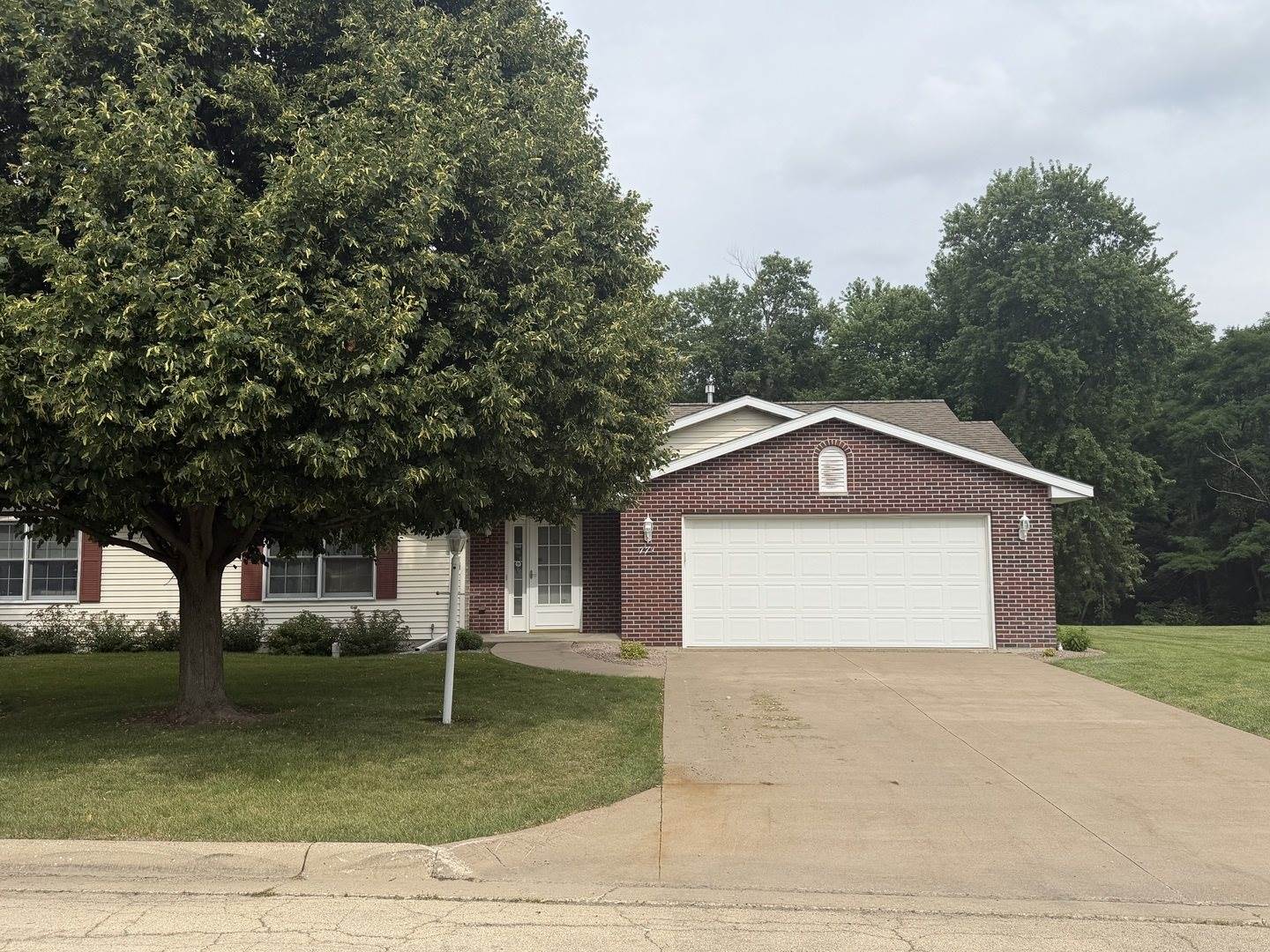 771 South Parkcrest Drive, Freeport, IL 61032