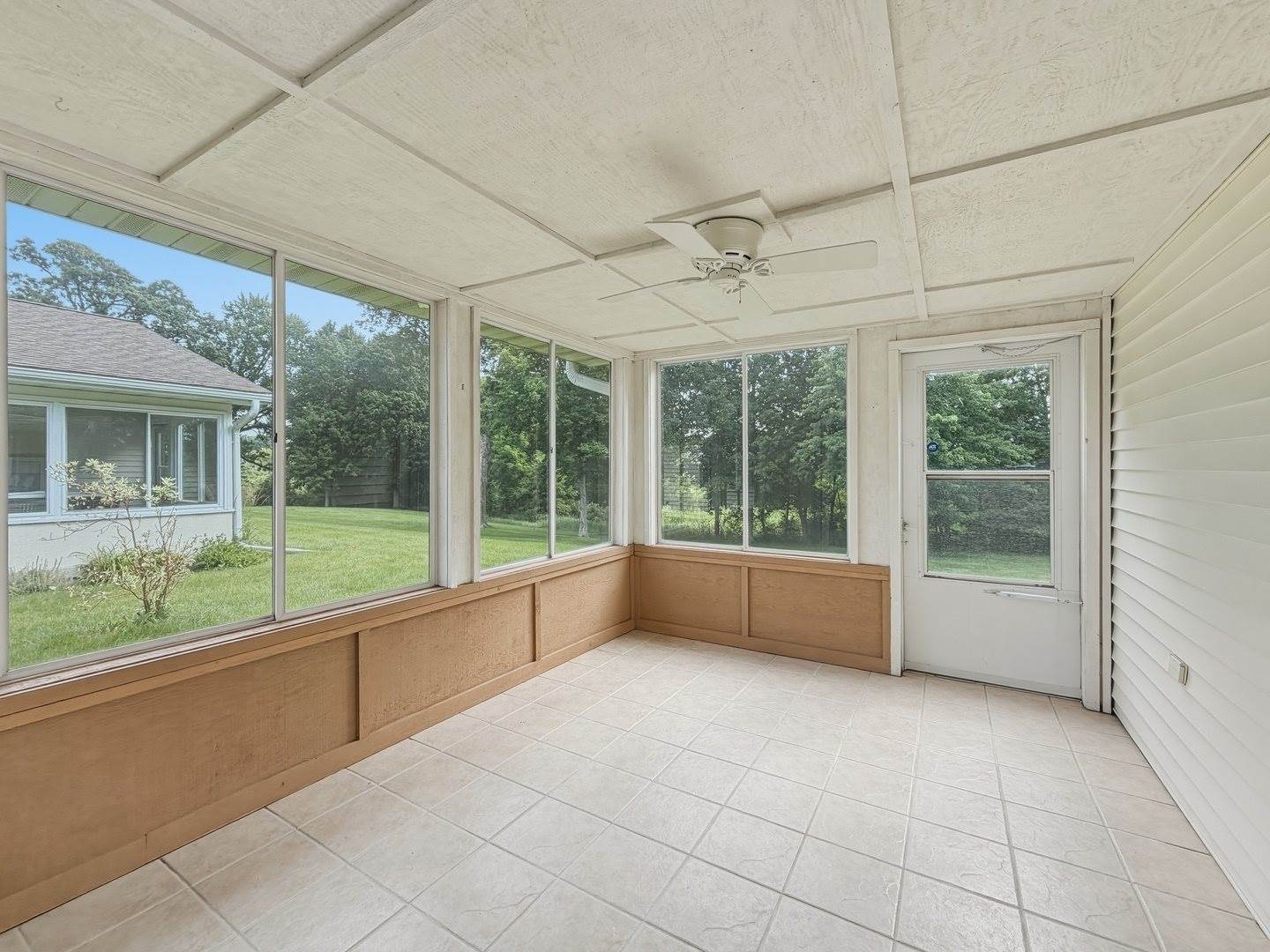771 South Parkcrest Drive, Freeport, IL 61032
