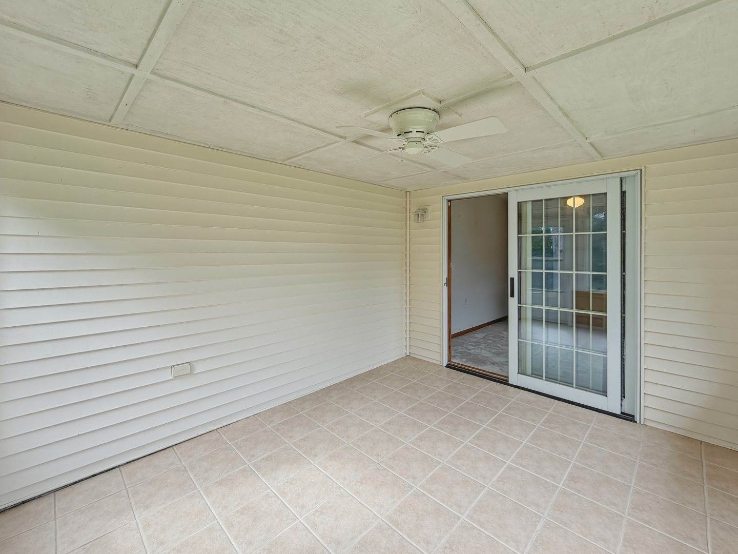771 South Parkcrest Drive, Freeport, IL 61032