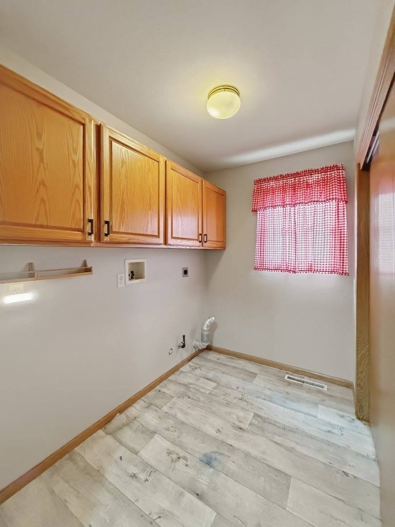 771 South Parkcrest Drive, Freeport, IL 61032